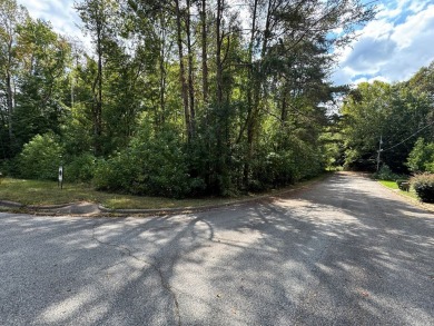 Nice corner lot in the city, near the former Southern Hills golf on Rays Creek Golf Course in Virginia - for sale on GolfHomes.com, golf home, golf lot