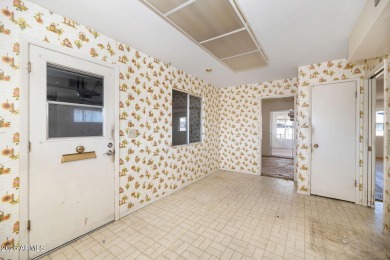 Calling all flippers, investors, and visionaries! This 3-bedroom on Sun City Lakes West and East in Arizona - for sale on GolfHomes.com, golf home, golf lot