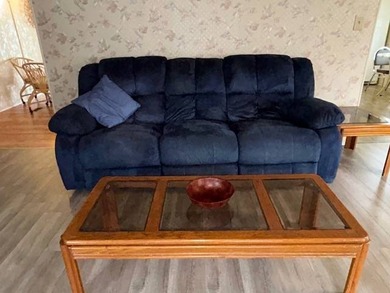 Amazing 3 bedroom, 2 full-bath double-wide could be yours in on Wedgewood Golf Club in Florida - for sale on GolfHomes.com, golf home, golf lot