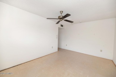Calling all flippers, investors, and visionaries! This 3-bedroom on Sun City Lakes West and East in Arizona - for sale on GolfHomes.com, golf home, golf lot