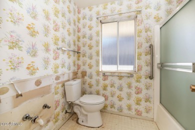 Calling all flippers, investors, and visionaries! This 3-bedroom on Sun City Lakes West and East in Arizona - for sale on GolfHomes.com, golf home, golf lot