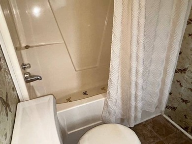 Amazing 3 bedroom, 2 full-bath double-wide could be yours in on Wedgewood Golf Club in Florida - for sale on GolfHomes.com, golf home, golf lot