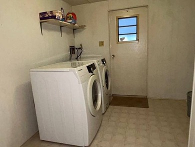 Amazing 3 bedroom, 2 full-bath double-wide could be yours in on Wedgewood Golf Club in Florida - for sale on GolfHomes.com, golf home, golf lot