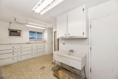 Calling all flippers, investors, and visionaries! This 3-bedroom on Sun City Lakes West and East in Arizona - for sale on GolfHomes.com, golf home, golf lot