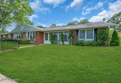 Move-in ready. This well maintained end-unit is sure to please on Leisure Village East in New Jersey - for sale on GolfHomes.com, golf home, golf lot