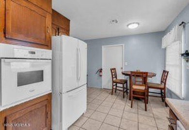 Move-in ready. This well maintained end-unit is sure to please on Leisure Village East in New Jersey - for sale on GolfHomes.com, golf home, golf lot