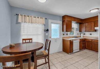 Move-in ready. This well maintained end-unit is sure to please on Leisure Village East in New Jersey - for sale on GolfHomes.com, golf home, golf lot