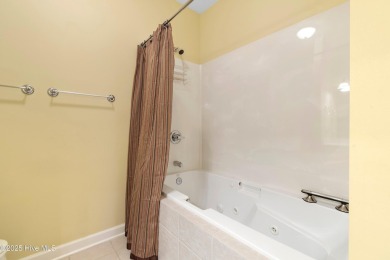 This 3 BR, 2.5 bathroom Osprey Ridge end unit condo in the on Sea Trail Golf Resort in North Carolina - for sale on GolfHomes.com, golf home, golf lot