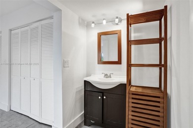 Beautiful Corner Villa/Condo overlooking Turnberry Golf Course! on Turnberry Isle Resort and Club in Florida - for sale on GolfHomes.com, golf home, golf lot