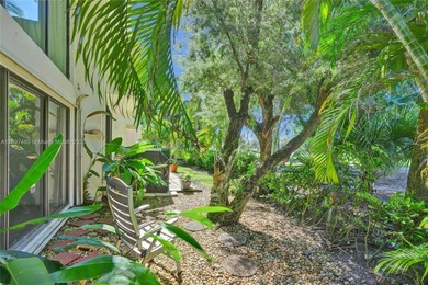 Beautiful Corner Villa/Condo overlooking Turnberry Golf Course! on Turnberry Isle Resort and Club in Florida - for sale on GolfHomes.com, golf home, golf lot