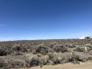 33 or 14375 SQ FT large parcel with community water available on Christmas Valley Golf Course in Oregon - for sale on GolfHomes.com, golf home, golf lot