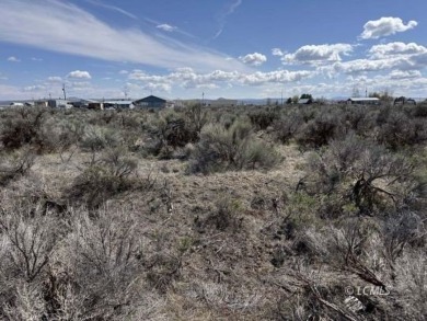 33 or 14375 SQ FT large parcel with community water available on Christmas Valley Golf Course in Oregon - for sale on GolfHomes.com, golf home, golf lot