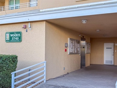 Beautifully updated first-floor condo with stunning golf course on Pinebrook/Ironwood Golf Course in Florida - for sale on GolfHomes.com, golf home, golf lot