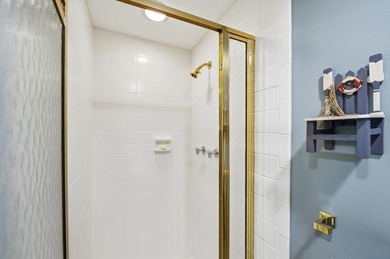 Absolutely stunning, fully updated ground-floor corner villa on Kings Point Golf -Flanders Way in Florida - for sale on GolfHomes.com, golf home, golf lot