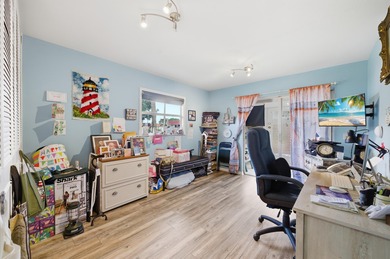 Absolutely stunning, fully updated ground-floor corner villa on Kings Point Golf -Flanders Way in Florida - for sale on GolfHomes.com, golf home, golf lot