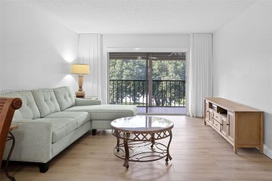 BEAUTIFUL 55+ GATED COMMUNITY! **REMODELED** unit featuring 2 on Inverrary Country Club in Florida - for sale on GolfHomes.com, golf home, golf lot