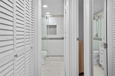 BEAUTIFUL 55+ GATED COMMUNITY! **REMODELED** unit featuring 2 on Inverrary Country Club in Florida - for sale on GolfHomes.com, golf home, golf lot