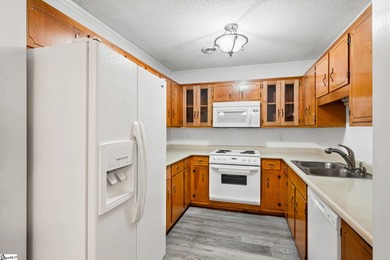 This inviting two-bedroom, two-bath townhome combines comfort on Smithfields Country Club in South Carolina - for sale on GolfHomes.com, golf home, golf lot