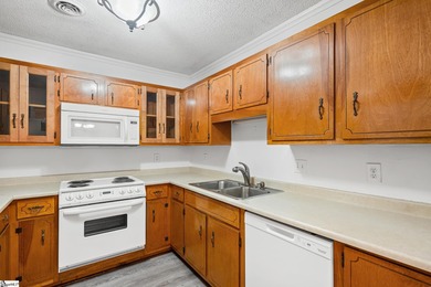 This inviting two-bedroom, two-bath townhome combines comfort on Smithfields Country Club in South Carolina - for sale on GolfHomes.com, golf home, golf lot