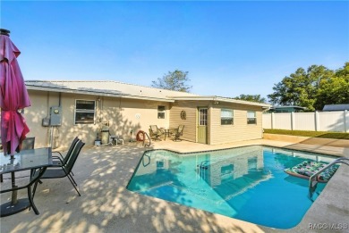 Well-maintained 3BR/2BA Pool home in Citrus Springs with on Citrus Springs Country Club in Florida - for sale on GolfHomes.com, golf home, golf lot