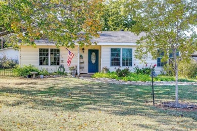 *Seller offering $5000 towards closing costs or HOA transfer on De Cordova Bend Country Club in Texas - for sale on GolfHomes.com, golf home, golf lot