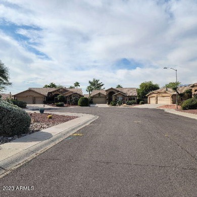 Come view this BEAUTIFUL 3 bed /2 bath Westbrook Village home on Westbrook Village / Vista Golf Course in Arizona - for sale on GolfHomes.com, golf home, golf lot