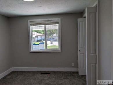 Step into this beautifully updated 3-bedroom, 2-bathroom home on Pinecrest Golf Club in Idaho - for sale on GolfHomes.com, golf home, golf lot
