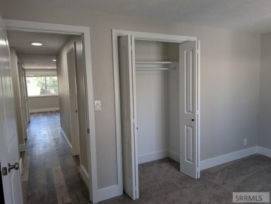 Step into this beautifully updated 3-bedroom, 2-bathroom home on Pinecrest Golf Club in Idaho - for sale on GolfHomes.com, golf home, golf lot
