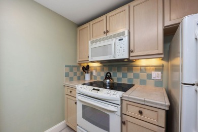 WELCOME TO THE GRAND SANDESTIN! This inviting 1-bedroom on Sandestin Golf and Beach Resort - Raven in Florida - for sale on GolfHomes.com, golf home, golf lot