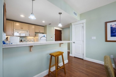 WELCOME TO THE GRAND SANDESTIN! This inviting 1-bedroom on Sandestin Golf and Beach Resort - Raven in Florida - for sale on GolfHomes.com, golf home, golf lot