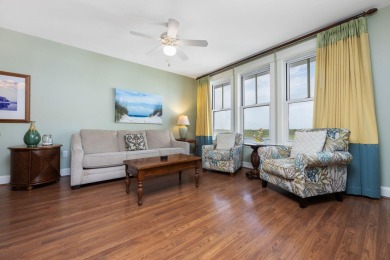 WELCOME TO THE GRAND SANDESTIN! This inviting 1-bedroom on Sandestin Golf and Beach Resort - Raven in Florida - for sale on GolfHomes.com, golf home, golf lot