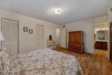 Charming Pinetop Lakes Cabin with Recreation Center Privileges on Pinetop Lakes Country Club in Arizona - for sale on GolfHomes.com, golf home, golf lot