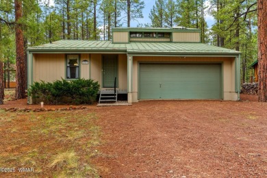 Charming Pinetop Lakes Cabin with Recreation Center Privileges on Pinetop Lakes Country Club in Arizona - for sale on GolfHomes.com, golf home, golf lot