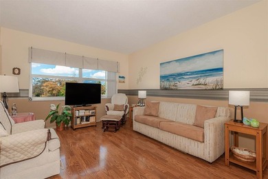 PRICE TO SELL. Beautiful condo, one bedroom, one bathroom condo on  in Florida - for sale on GolfHomes.com, golf home, golf lot