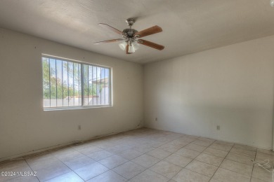 NIce location, all tile floors, no popcorn ceilings. front on Country Club of Green Valley in Arizona - for sale on GolfHomes.com, golf home, golf lot