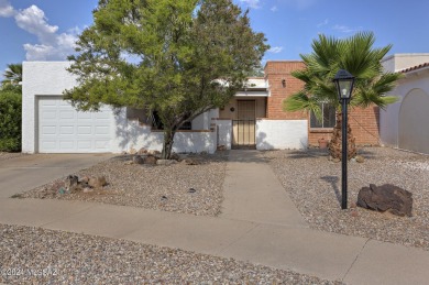 NIce location, all tile floors, no popcorn ceilings. front on Country Club of Green Valley in Arizona - for sale on GolfHomes.com, golf home, golf lot