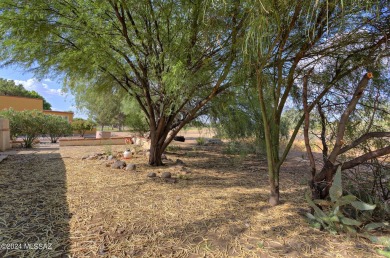 NIce location, all tile floors, no popcorn ceilings. front on Country Club of Green Valley in Arizona - for sale on GolfHomes.com, golf home, golf lot