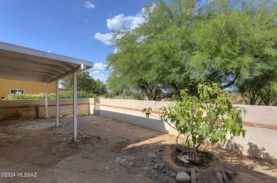 NIce location, all tile floors, no popcorn ceilings. front on Country Club of Green Valley in Arizona - for sale on GolfHomes.com, golf home, golf lot