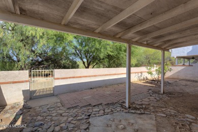 NIce location, all tile floors, no popcorn ceilings. front on Country Club of Green Valley in Arizona - for sale on GolfHomes.com, golf home, golf lot