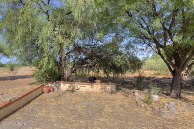 NIce location, all tile floors, no popcorn ceilings. front on Country Club of Green Valley in Arizona - for sale on GolfHomes.com, golf home, golf lot