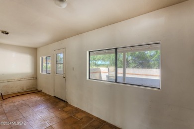 NIce location, all tile floors, no popcorn ceilings. front on Country Club of Green Valley in Arizona - for sale on GolfHomes.com, golf home, golf lot