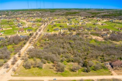 This 1.645 acre lot is nestled in the custom build community of on Tangle Ridge Golf Club in Texas - for sale on GolfHomes.com, golf home, golf lot