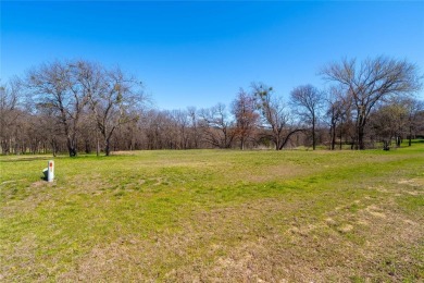This 1.645 acre lot is nestled in the custom build community of on Tangle Ridge Golf Club in Texas - for sale on GolfHomes.com, golf home, golf lot