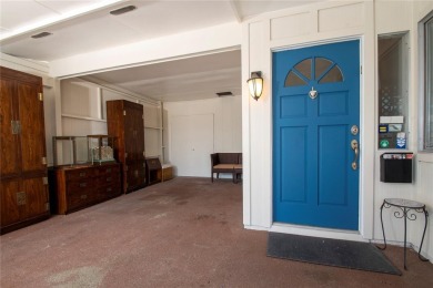 Beautifully remodeled home in Sun City Center! This 2-bedroom on North Lakes Golf Course in Florida - for sale on GolfHomes.com, golf home, golf lot