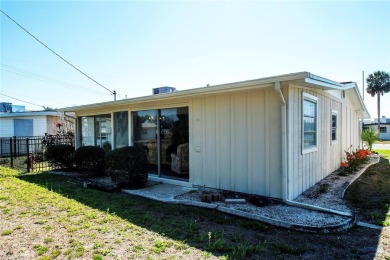 Beautifully remodeled home in Sun City Center! This 2-bedroom on North Lakes Golf Course in Florida - for sale on GolfHomes.com, golf home, golf lot