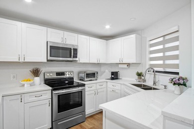 TURNKEY UNIT AVAILABLE FOR YOUR INVESTMENT! MIN RENTAL IS 14 on Ocean Village Golf Course in Florida - for sale on GolfHomes.com, golf home, golf lot