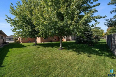 Welcome to this one-owner ranch-style slab-on-grade home in on Prairie Green Golf Course in South Dakota - for sale on GolfHomes.com, golf home, golf lot