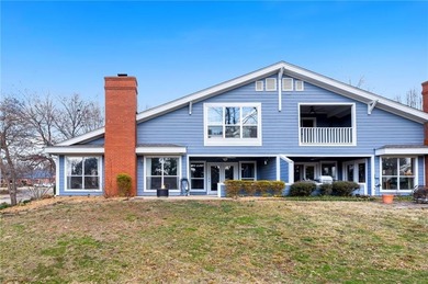 This beautifully updated townhouse overlooking Paradise Valley on Paradise Valley Athletic Club in Arkansas - for sale on GolfHomes.com, golf home, golf lot