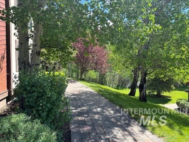 This turnkey condo is adorable. Away from the main road, it on Sun Valley Resort in Idaho - for sale on GolfHomes.com, golf home, golf lot