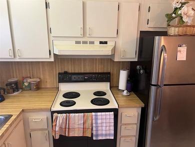 WOW!!! GORGEOUS 2 BEDROOM 2 BATHROOM CONDO (55+ COMMUNITY) ON on Sunrise Lakes Phase IV Golf Course in Florida - for sale on GolfHomes.com, golf home, golf lot